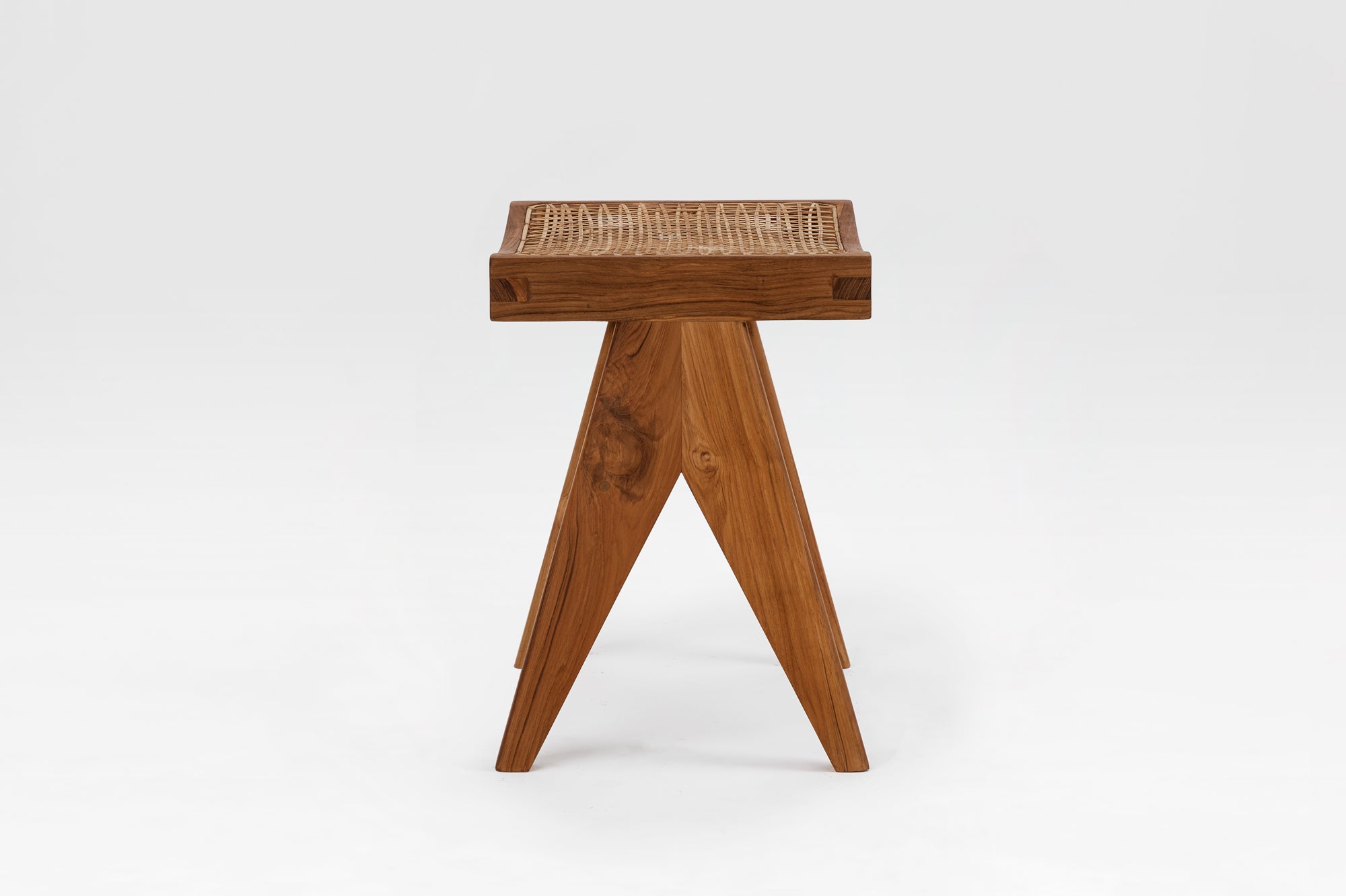 Fußhocker aus Rohrgeflecht